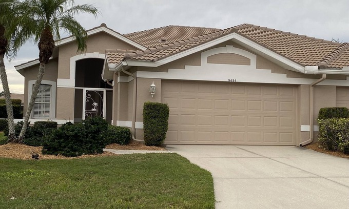 Osprey House | Quiet Stoneybrook Country Club Villa Near Siesta Key -Summer '25 SPECIAL RATES