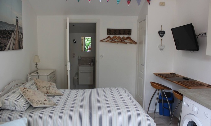Saint-Savinien Apartment | Quiet studio 2 minutes from all amenities, access to swimming pool