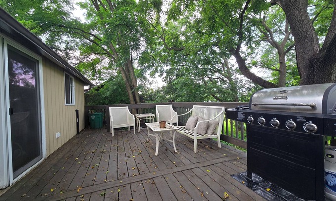 Salunga Apartment | Quiet studio apt w large deck. 15 min to Lanc city, >10 to Spooky Nook Sports