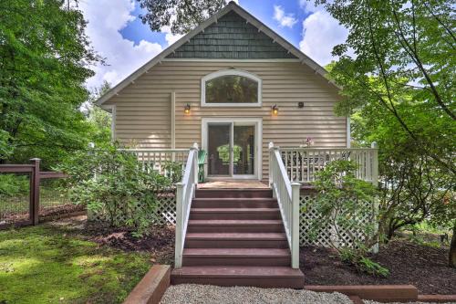 West Jefferson Apartment | Quiet Studio Escape about 2 Mi to Blue Ridge Parkway!
