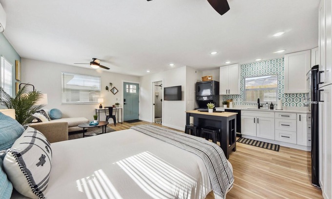 Lakeshore South Apartment | Quiet Studio Guesthouse in Jax - Near Downtown