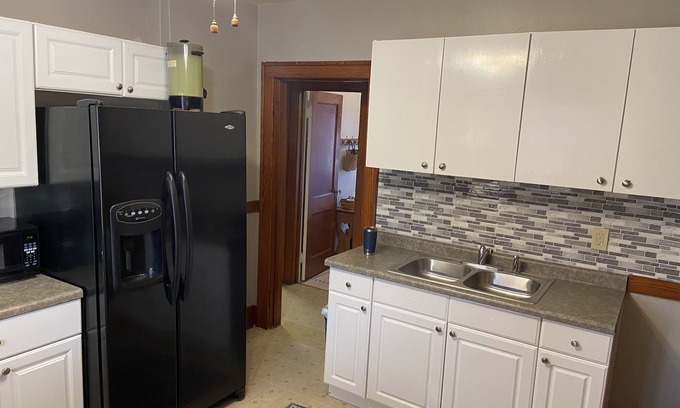 Mequon House | Quiet townhouse close to everything.