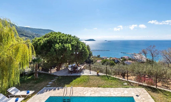 Glossa Villa | Quiet villa with breathtaking views, garden and private pool!