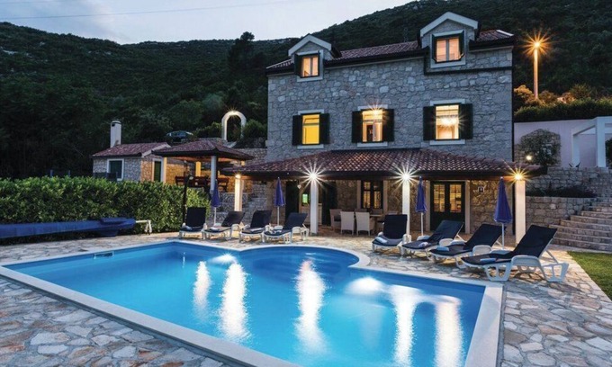 Ploce Villa | Quiet Village Villa