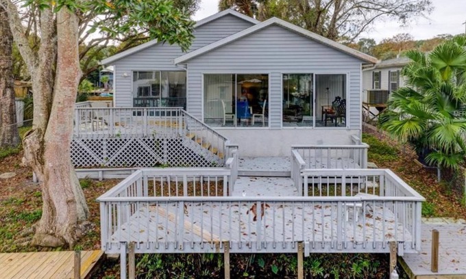 Weeki Wachee Gardens House | Quiet Water Front Retreat