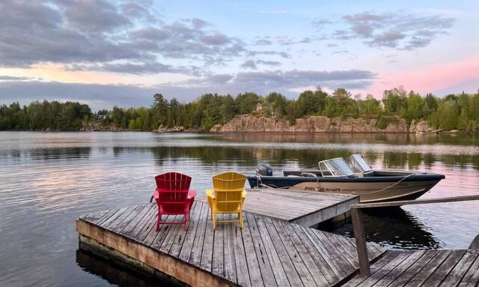 McKellar Cottage | Quiet Waterfront Cottage near Parry Sound