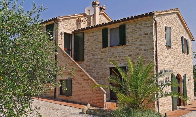 Cupramontana House | Quietly situated vacation home with pool for 12-14 pers.