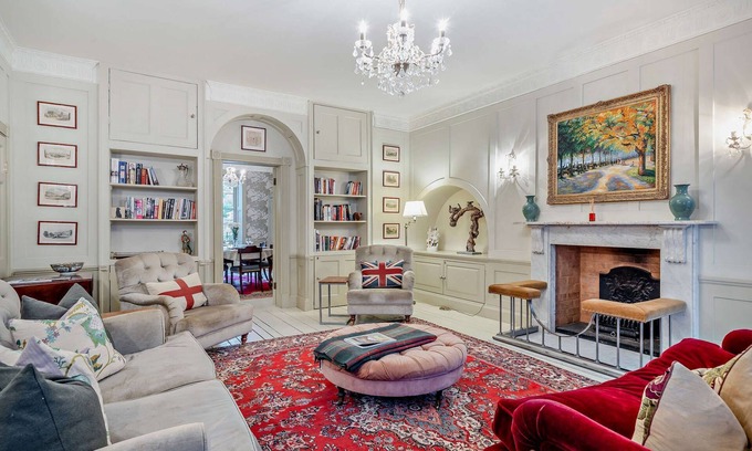 Bath Apartment | Quintessential English town-house apartment for 6