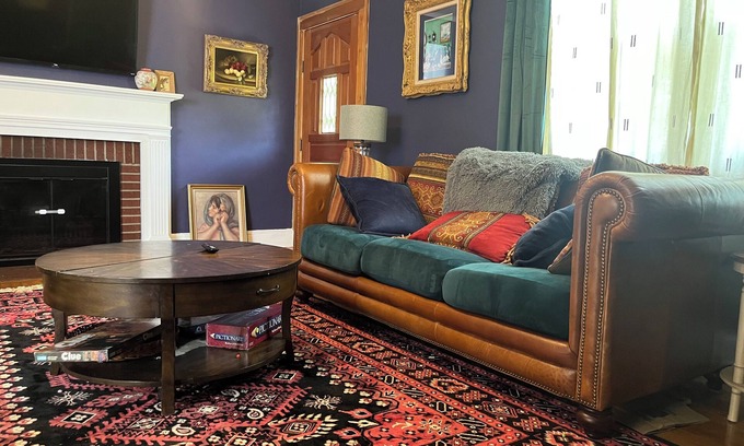 Sans Souci House | Quirky 2/1 Quick Access to SRT, 5 min to DT, 10 min to TR, clawfoot tub