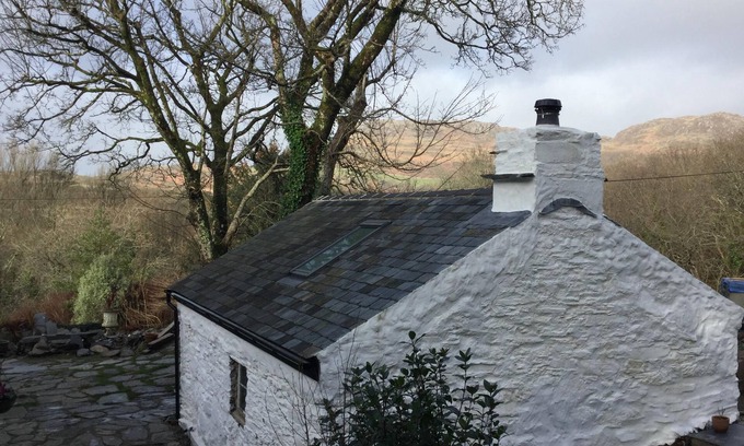 Morfa Bychan Cottage | Quirky cottage for two near coastal footpath at Borth y Gest