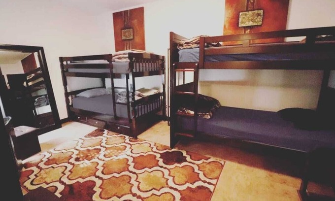 Little Italy Apartment | Quirky & Cozy Loft SoHo Little Italy - Sleeps 4