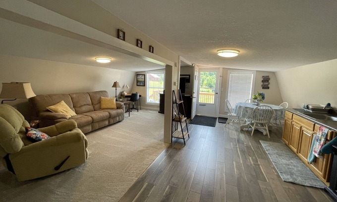 Greenback Apartment | Quit retreat, close to The Dragon, Tellico lake, Chillhowee Mtns, Smoky Mountain