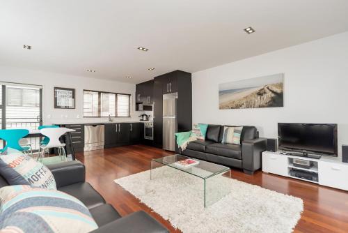 Freemans Bay Apartment | QV Modern 3 Level Sunny Townhouse (640)