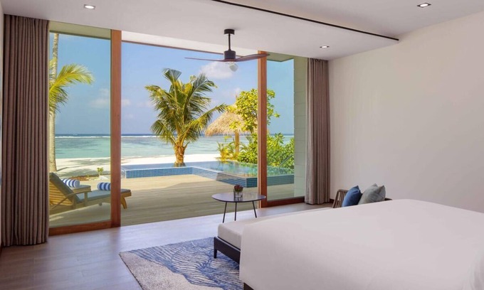 Huruelhi Island House | R 1656 Radisson Blu Resort Maldives