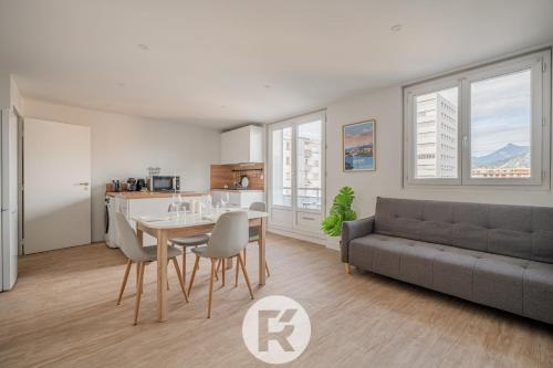 Secteur 3 Apartment | R'Apparts T4 L'atypique