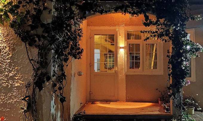 Tombeau Bay House | R GARDEN VILLA 1 – Apartment with Private Bathroom, Kitchen and Terrace