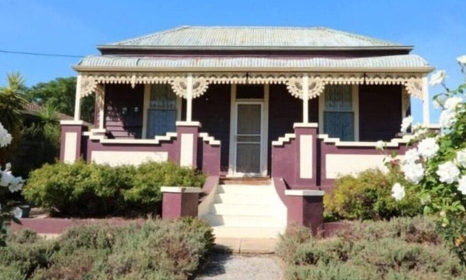 Maryborough Cottage | R&R Blue Diamond Luxury Cottage Maryborough, Vic