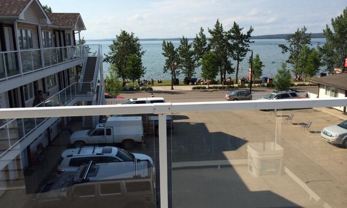 Sylvan Lake Hotel | Raccoon Lodge Motel