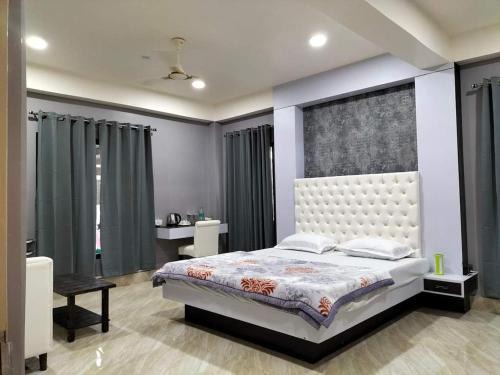 Imphal Hotel | RaDiant Club & Resort