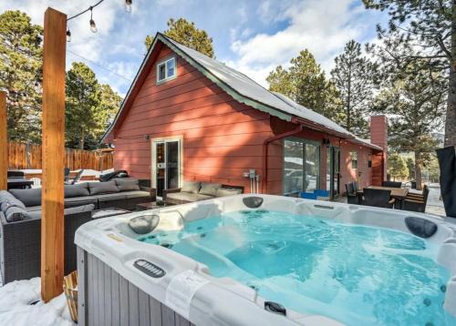 Woodland Park House | Radiant Retreat - Upscale Hot Tub BBQ