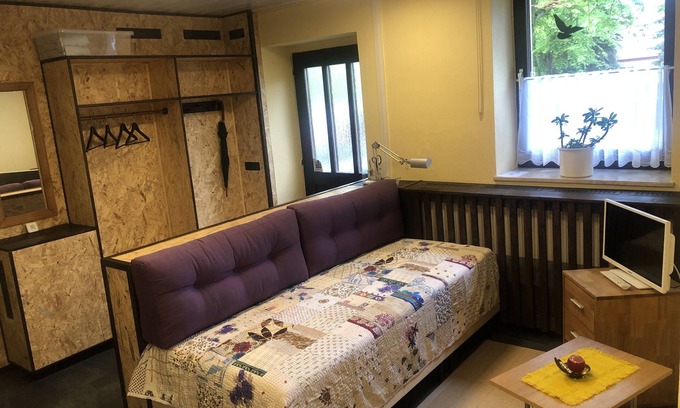 Ziethen Apartment | Radlerzimmer mit Separatem Bad Außerhalb des Zimmers. Sehr Gemütlich