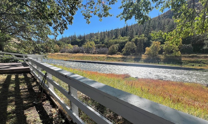 Montague House | Rafting Paradise! Klamath River-front Retreat in Breathtaking Copco Valley