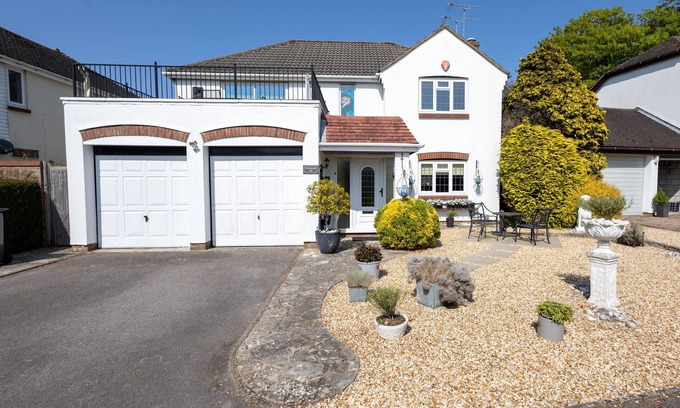 Friars Cliff House | 'Raggleswood' - a seaside home on Friars Cliff, Mudeford