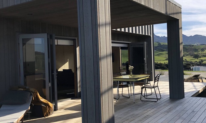 Raglan House | Raglan. A new treat on Rangitahi peninsula watching Raglan at its best.