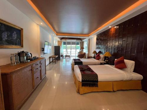 Bang Khla House | Rainbow Arokaya Holistic Longevity Wellness Resort - Riverfront Room 6
