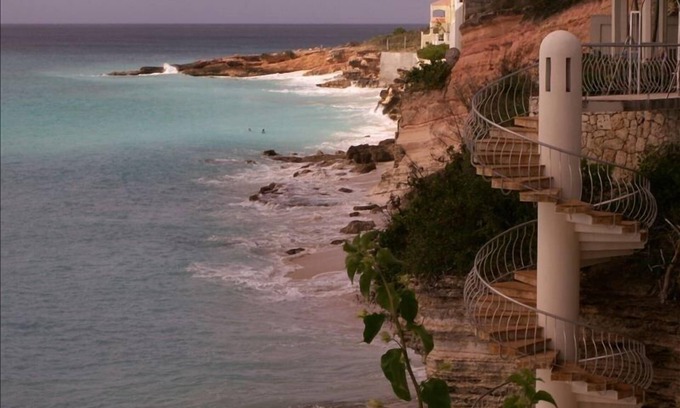 Maho Condo | Rainbow Beach Club 2 Bedroom Condo - Our Rose in Winter