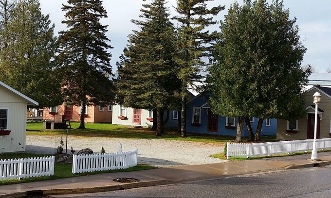 Cedarville Cabin | Rainbow Cabins (Blue Cabin #2)