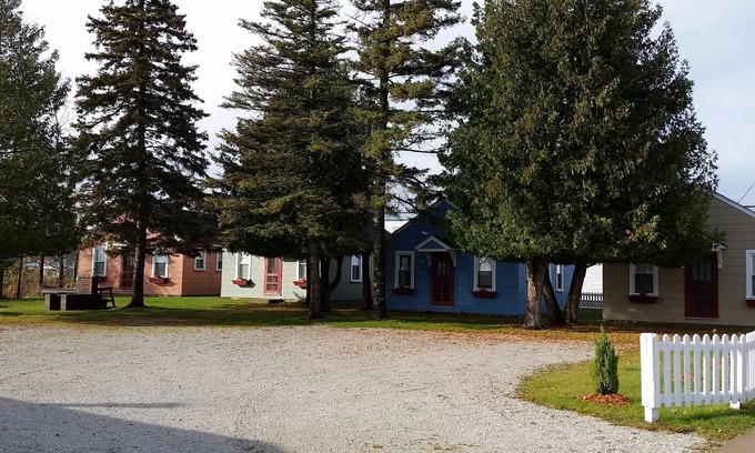Cedarville Cabin | Rainbow Cabins (Pink Cabin #4)