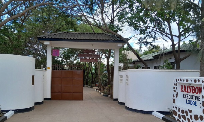 Boma la Ngombe Cabin | Rainbow Lodge