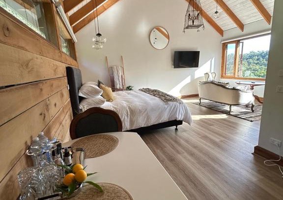 Cockatoo Cabin | Rainy Hill Retreat - The Loft