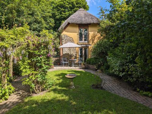 Holsworthy House | Raleigh Cottage - Thatched one bedroom cottage