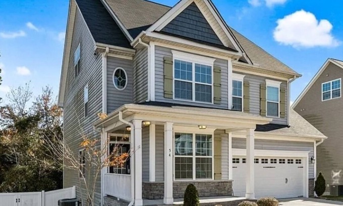 Olivia House | Raleigh Suburb - 5-bedroom/3.5-bathroom