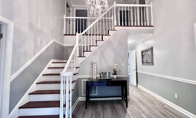 Umstead House | Raleigh Vacation Home- Minutes Away from RDU, Hiking Trails, and Restaurants!