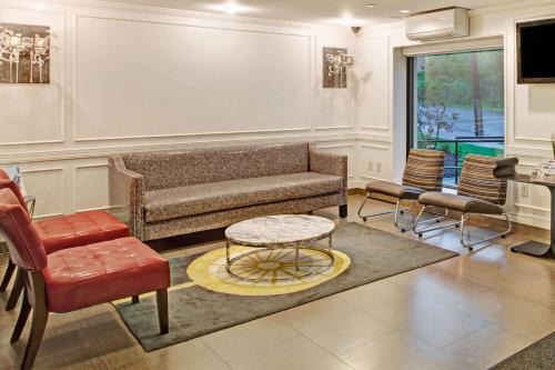 Willowbrook Hotel | Ramada by Wyndham Staten Island