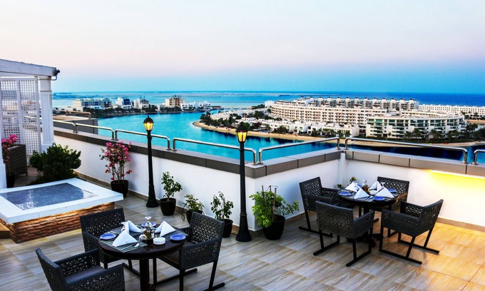 Muharraq Hotel | Ramada Hotel & Suites by Wyndham Amwaj Islands Manama