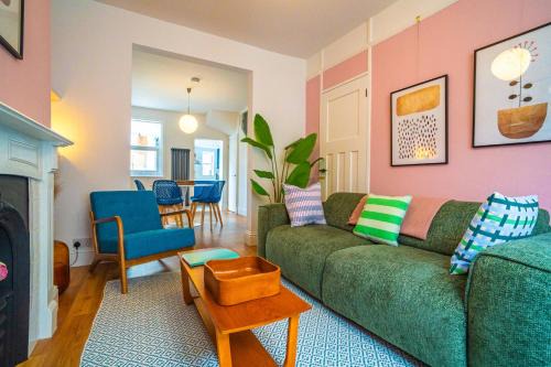 Ramsgate House | Ramsgate Family Cottage nr Beach -Harbour- Sleeps 4 - Garden - Parking on Street