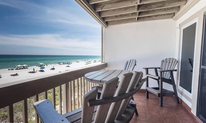 Sunnyside Condo | Ramsgate Harbour 21- Beach Front, Best Views, No Crowds, Beach Service included!