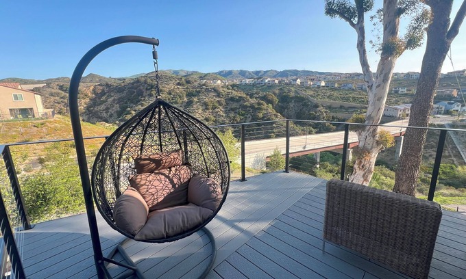 Chatsworth House | Rancho del Cielo, mordern, luxurious hilltop retreat with stunning canyon views
