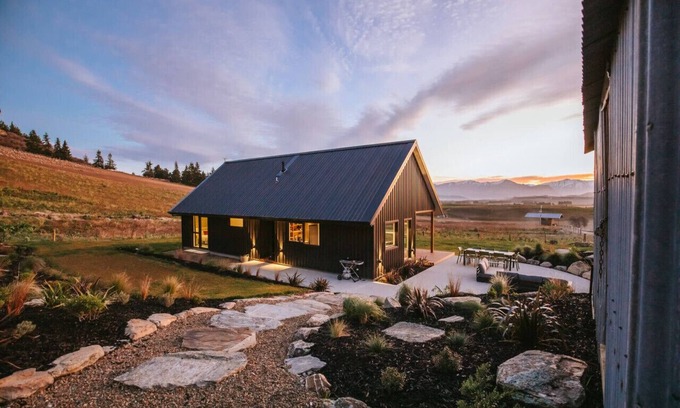 Gladstone House | Ranger's Retreat | Mountain Views | Secluded