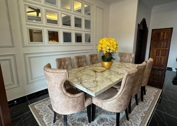 Kuala Berang House | Rania Riverview Guesthouse #BestGuesthouseInTown #SpaciousLivingRoom #ModernClassicConcept #LuxuryDiningset #freeWifi #Netflix #FullyAircond #CozyPrayerSpace