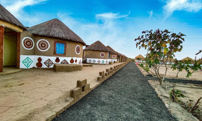 Bhuj Hotel | RANN STAR VILLAGE STAY