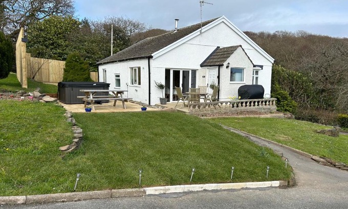 Pembrey House | Raphael House