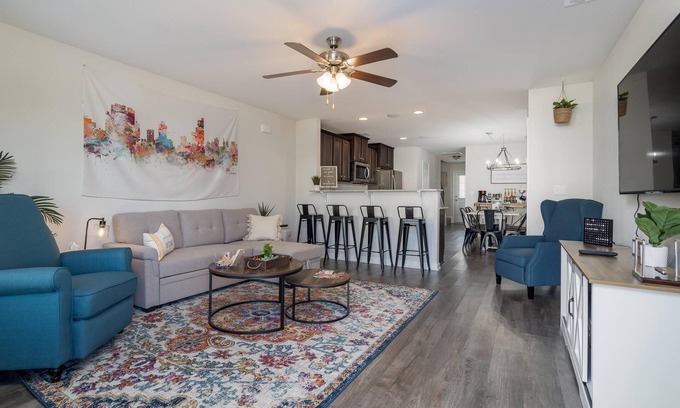 West Columbia House | Rare 3️⃣ Bath! Family Friendly Townhome Near Everything. Fire Pit and Water View