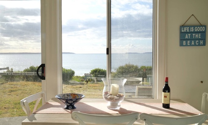 Callala Beach Cottage | Rare Absolute Beachfront Cottage - Jervis Bay Views