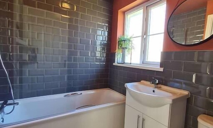 Merthyr Tydfil House | RARE FIND 3BR Detached with Garage Bike Park Wales