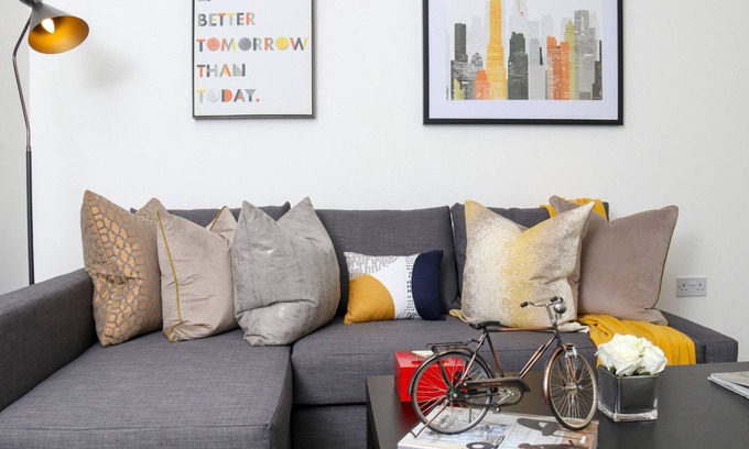 Watford Apartment | Rare-find and Spacious 3 Bed Flat with free parking